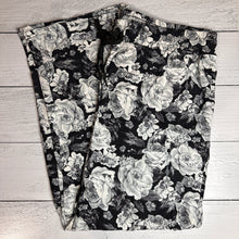 Black & White Roses - Lounge Pants