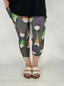 Spooky Gnome Capri w/ Pockets
